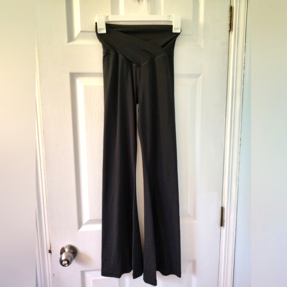 Aerie Offline Crossover Flare Leggings Medium Short